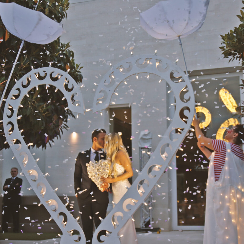 un-cuore-grande-cosi-lella-bretella-papillon-le-burlon-artisti-di-strada-puglia-lecce un-cuore-grande-cosi-lella-bretella-papillon-le-burlon-artisti-di-strada-puglia-lecce