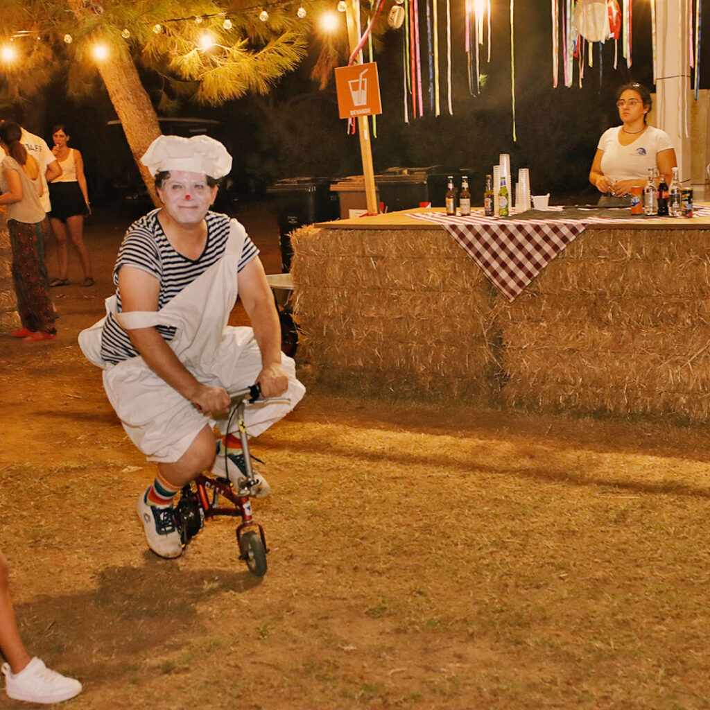 papillon-le-burlon-clown-mimo-artista-di-strada-itinerante-gags-comiche (2) papillon-le-burlon-clown-mimo-artista-di-strada-itinerante-gags-comiche (2)