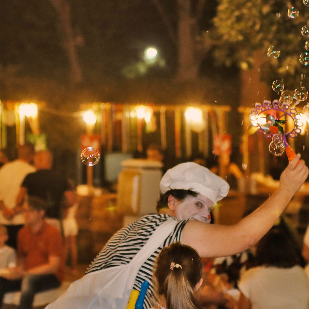 papillon-le-burlon-clown-mimo-artista-di-strada-itinerante-gags-comiche (8) papillon-le-burlon-clown-mimo-artista-di-strada-itinerante-gags-comiche (8)