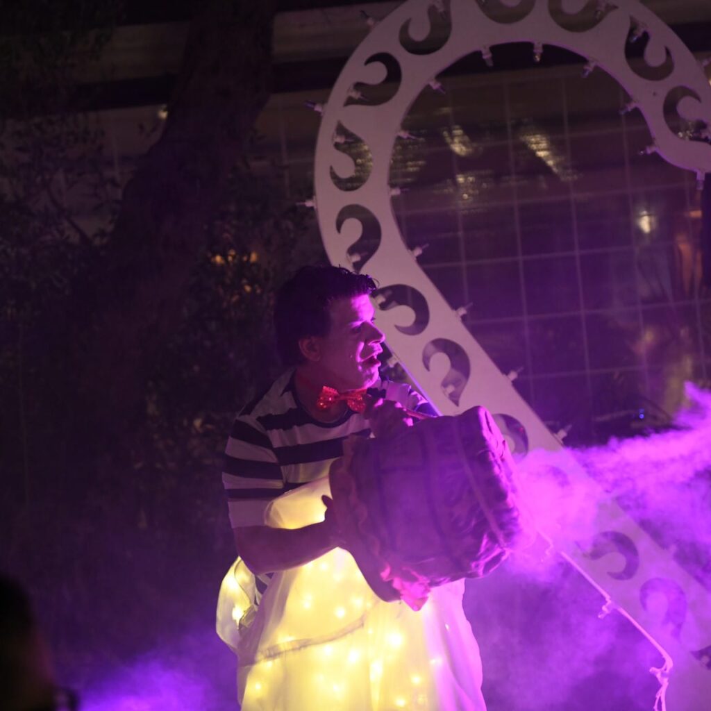 spettacolo cuore grande cosi- lella - bretella -papillon - le burlon- artisti di strada puglia- spettacoli-matrimonio (17) spettacolo cuore grande cosi- lella - bretella -papillon - le burlon- artisti di strada puglia- spettacoli-matrimonio (17)