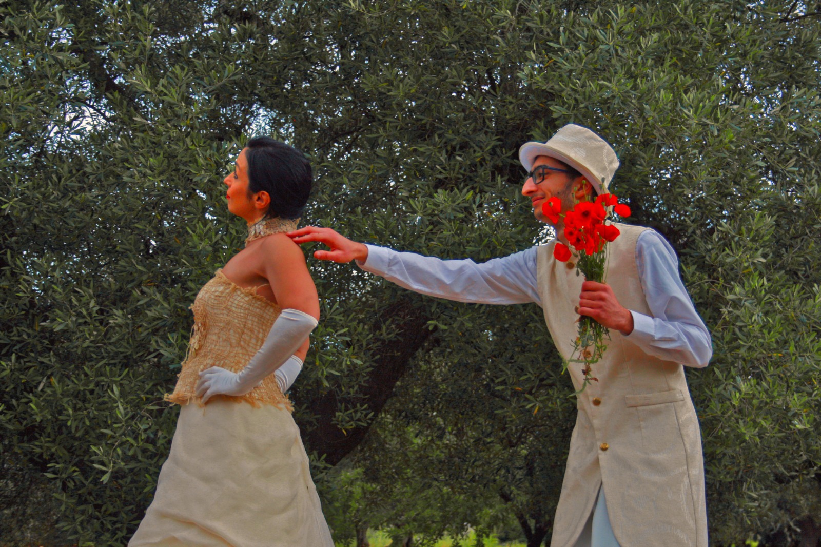 trampolieri-matrimonio-eventi-speciali-artisti-di-strada-farfalle-luminose-sui-trampoli-puglia-10