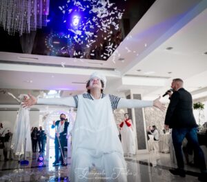 spettacolo matrimonio-artistidistrada-puglia-mimi-luminosi-farfalle-luminose-ricevimento-nozze (27)