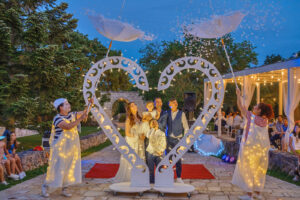 un-cuore-grande-cosi-matrimonio-artistidistrada-puglia-open-circus-puglia-japigiawedding-lella-bretella-papillon-le-burlon-alla-ricerca-della-felicita (16)