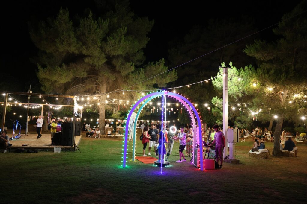 video-selfie360-salento-cupola-luminarie-lella-bretella-artistidistradapuglia-open-circus-puglia-japigia-wedding (6)