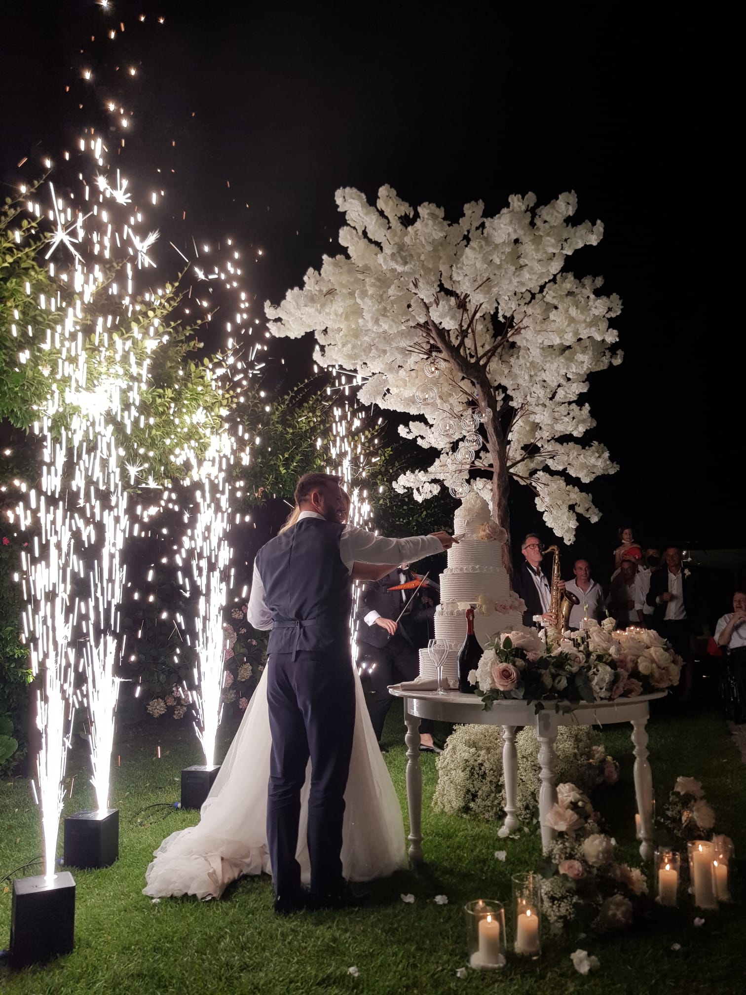 sparkular-fontane-fredde-spettacoli-fontane-luminose-taglio-torta-matrimonio-eventi-speciali (1)