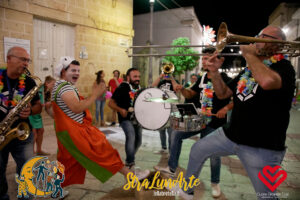 lella-bretella-papillon-le-burlon-stralunarte-artistidistradapuglia (7)