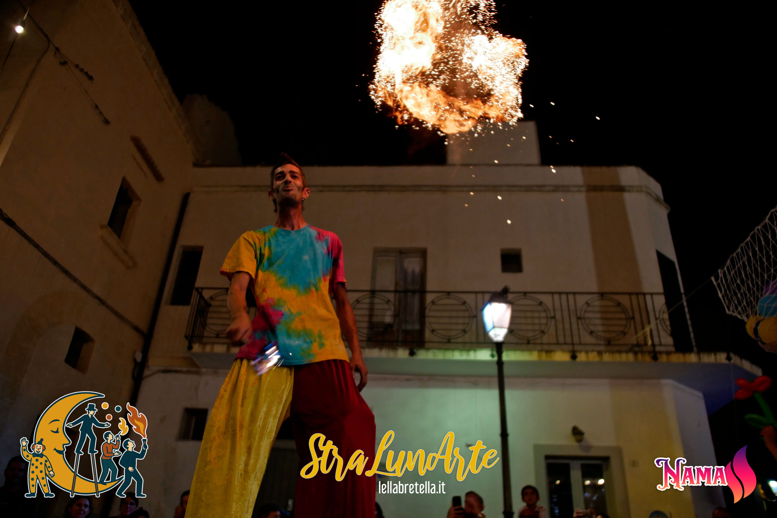 namas-trampoliere-sputafuoco-lella-bretella-stralunarte-artistidistradapuglia (2)