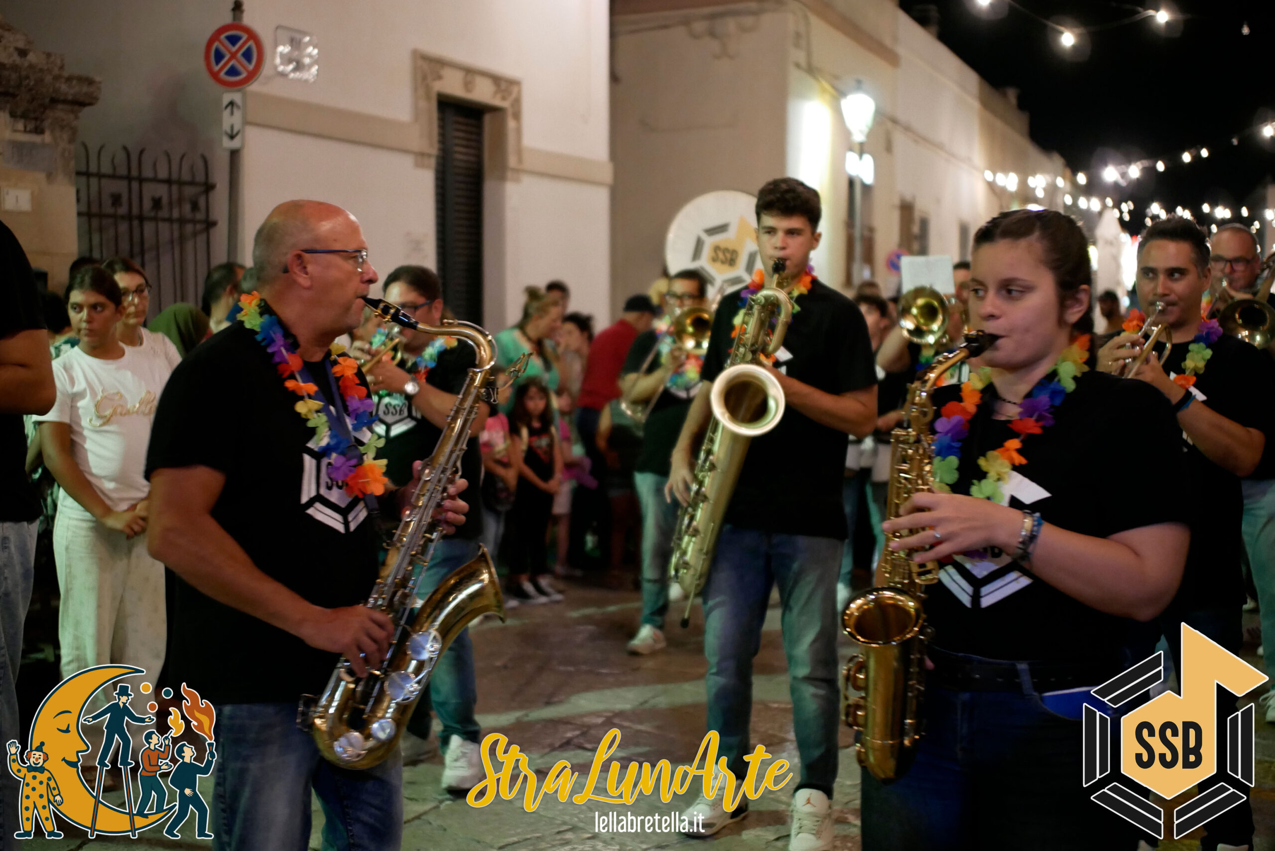 salento-street-band-stralunarte-lella-bretella-artistidistrada-puglia (27)