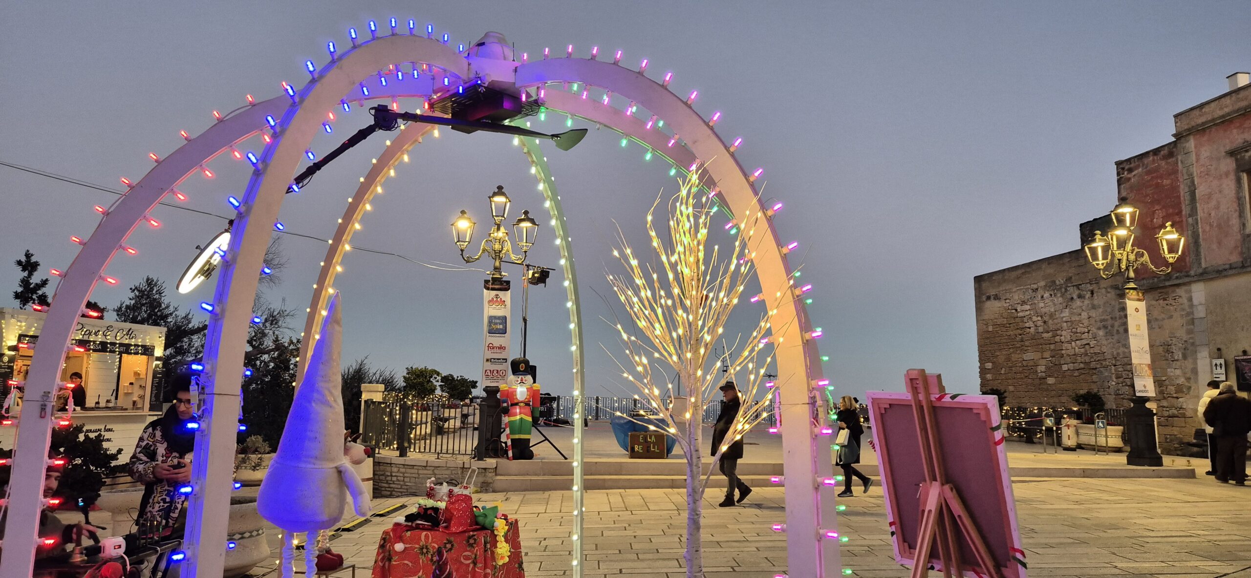 video-booth-360-cupola-luminsarie-lella-bretella-natale-spettacoli-eventi-artistidistradapuglia-open-circus-puglia-japigia-wedding (21)