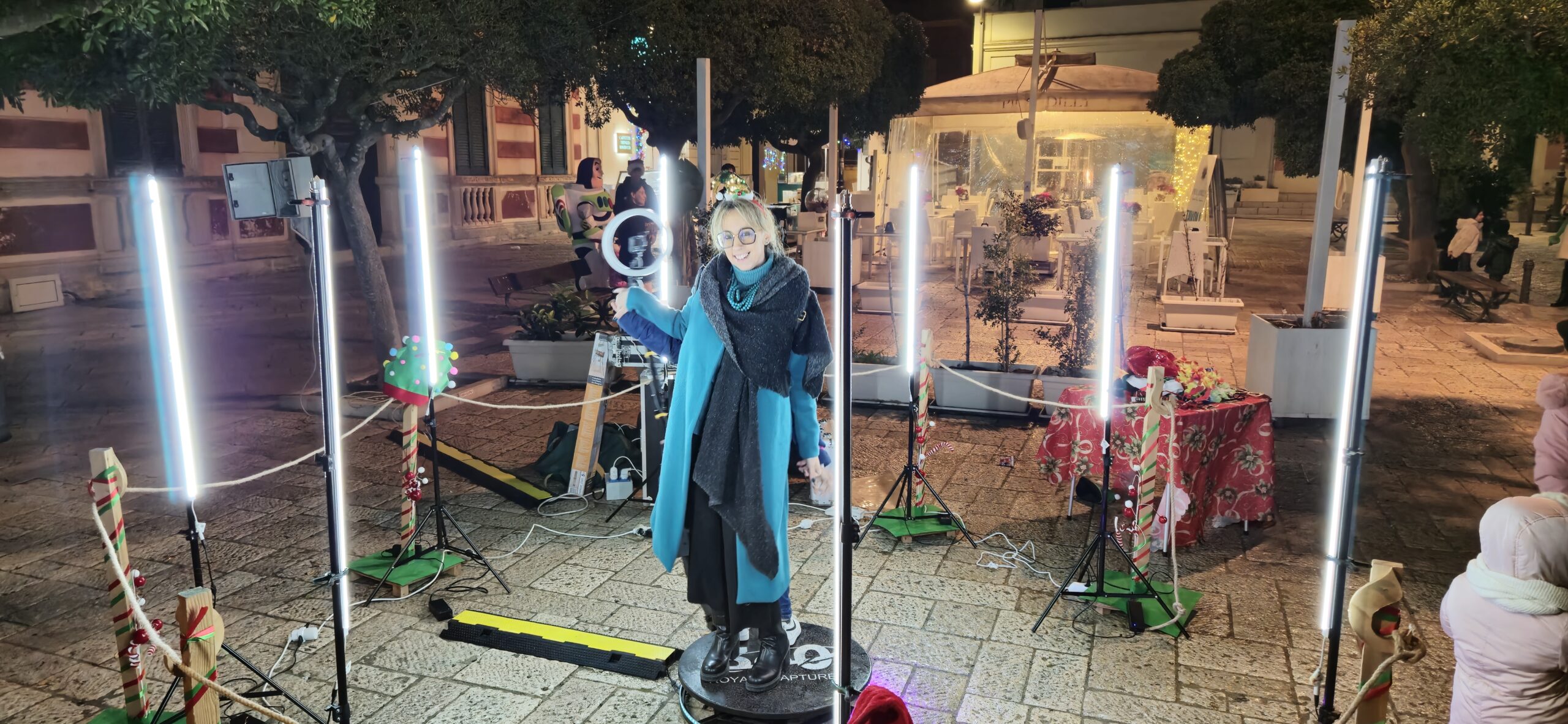 video-booth-360-selfie-natale-lella-bretella-spettacoli-animazione (16)