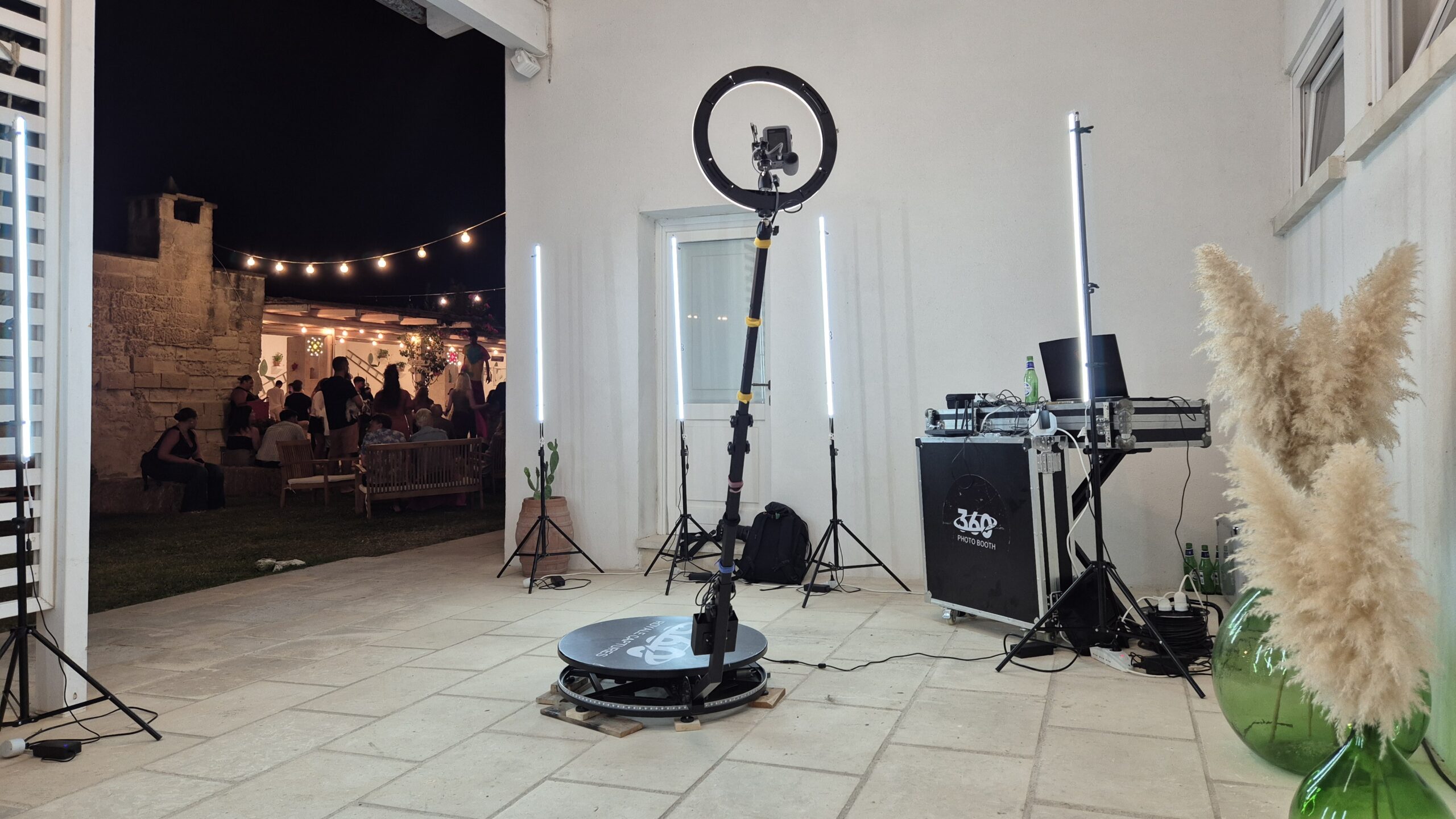 video-booth-360-spettacoli-eventi-animazione-lella-bretella-artistidistrada-puglia (3)