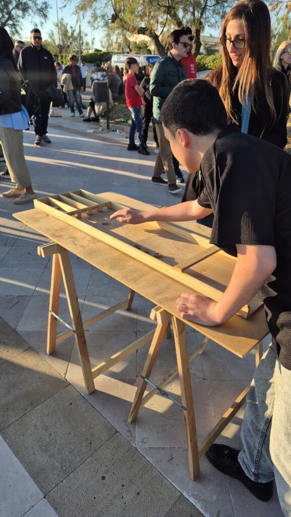 stralunarte-giochi-in-legno-lella-bretella (24)