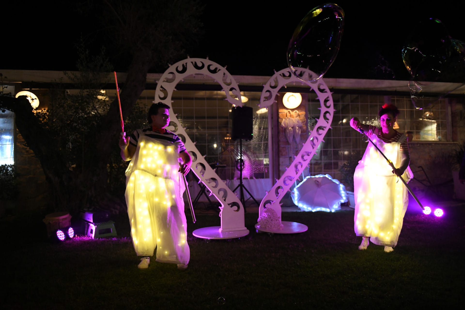 lella-papillon-bolle-di-sapone-artistidistrada-puglia (1)